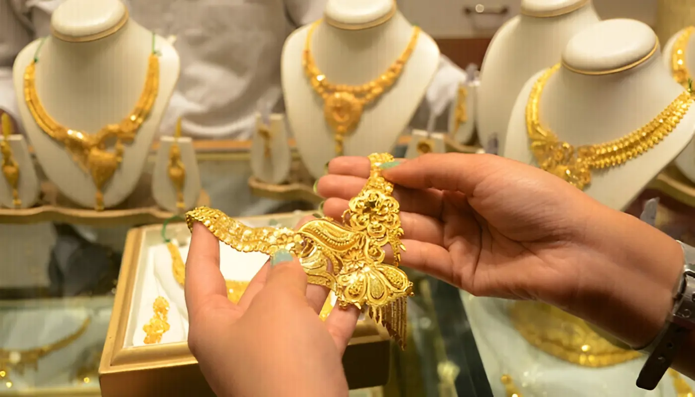سونے کی قیمت میں مزید 3700 روپے کا اضافہ